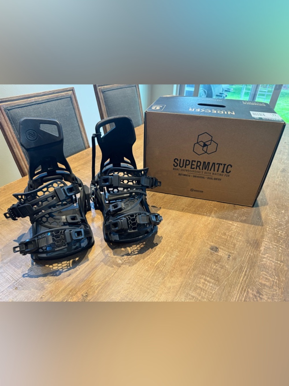 Black Snowboard Bindings -